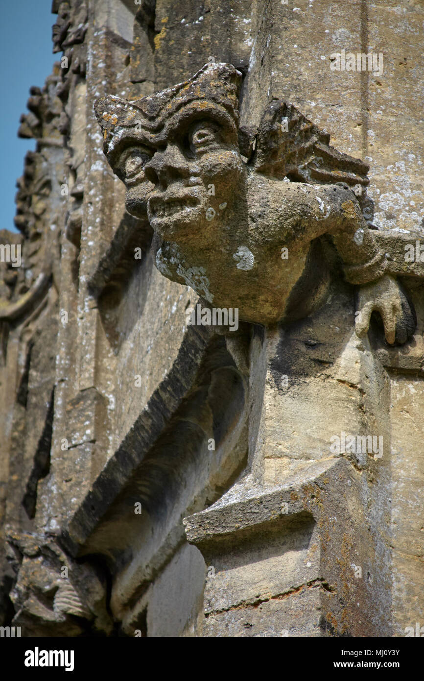Gargoyle sulla parte esterna di Winchcombe Chiesa, Gloucestershire Foto Stock