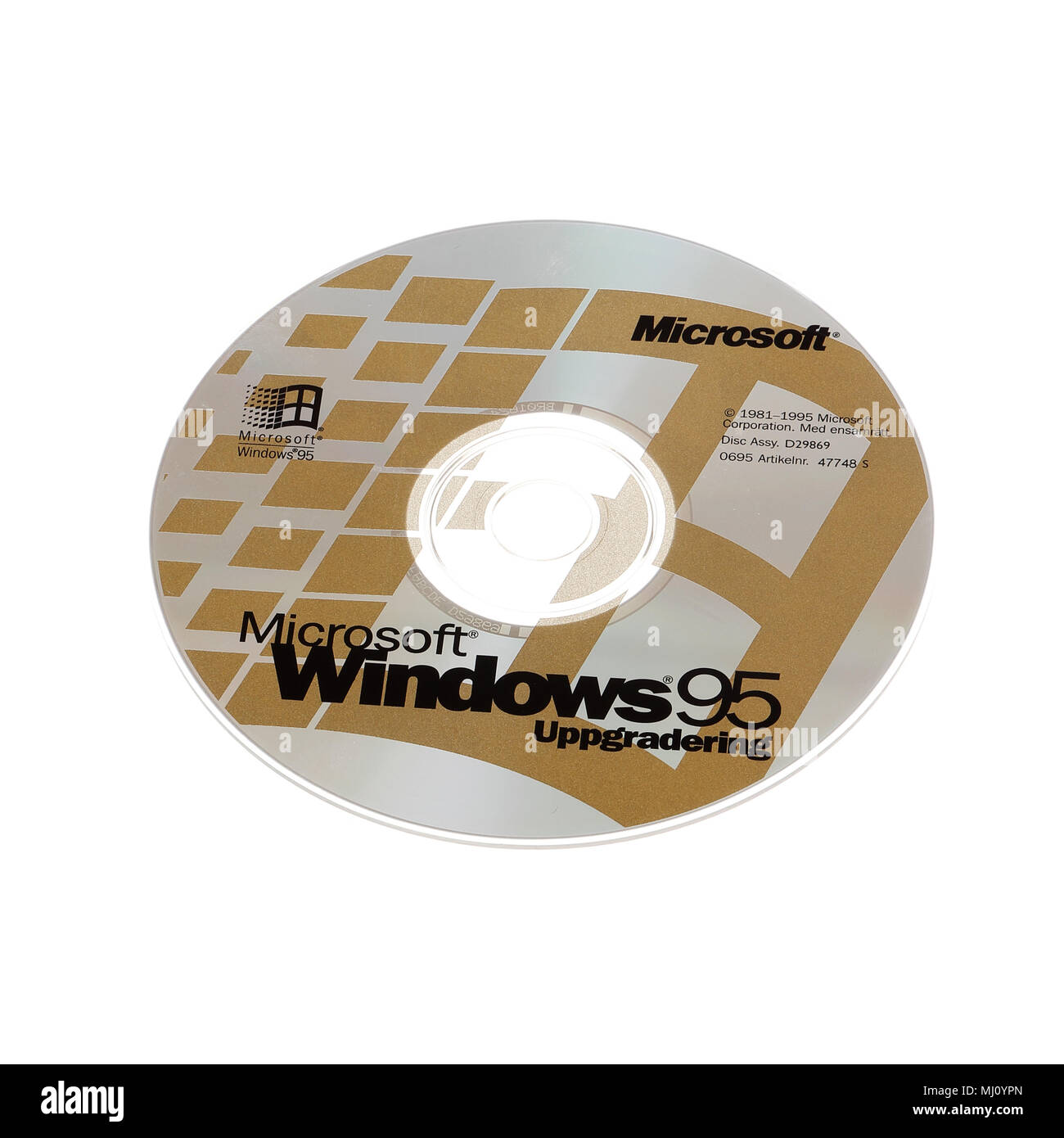 Stoccolma, Svezia - 15 dicembre 2014: un disco CD-ROM con la versione svedese del sistema operativo Microsoft Windows 95 upgrade, isolati su whit Foto Stock