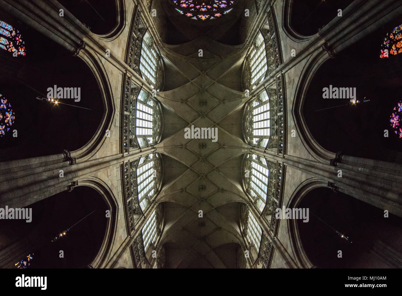 Praga, Repubblica Ceca - 02 July, 2016: Interno della cattedrale di San Vito Foto Stock