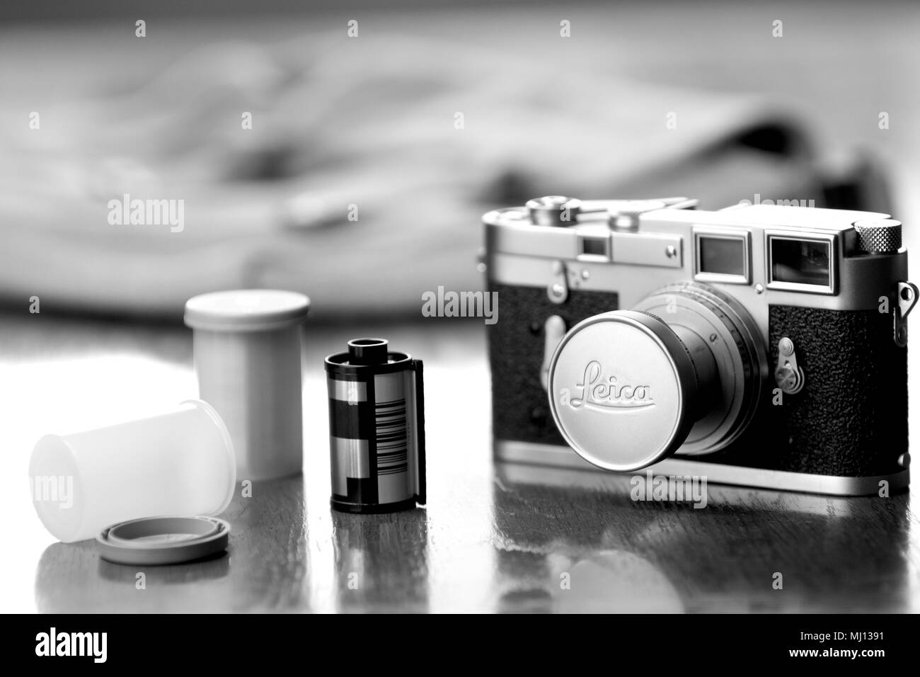 Leica M3 fotocamera a pellicola con 5cm Elmar ripiegabile lente. Foto Stock