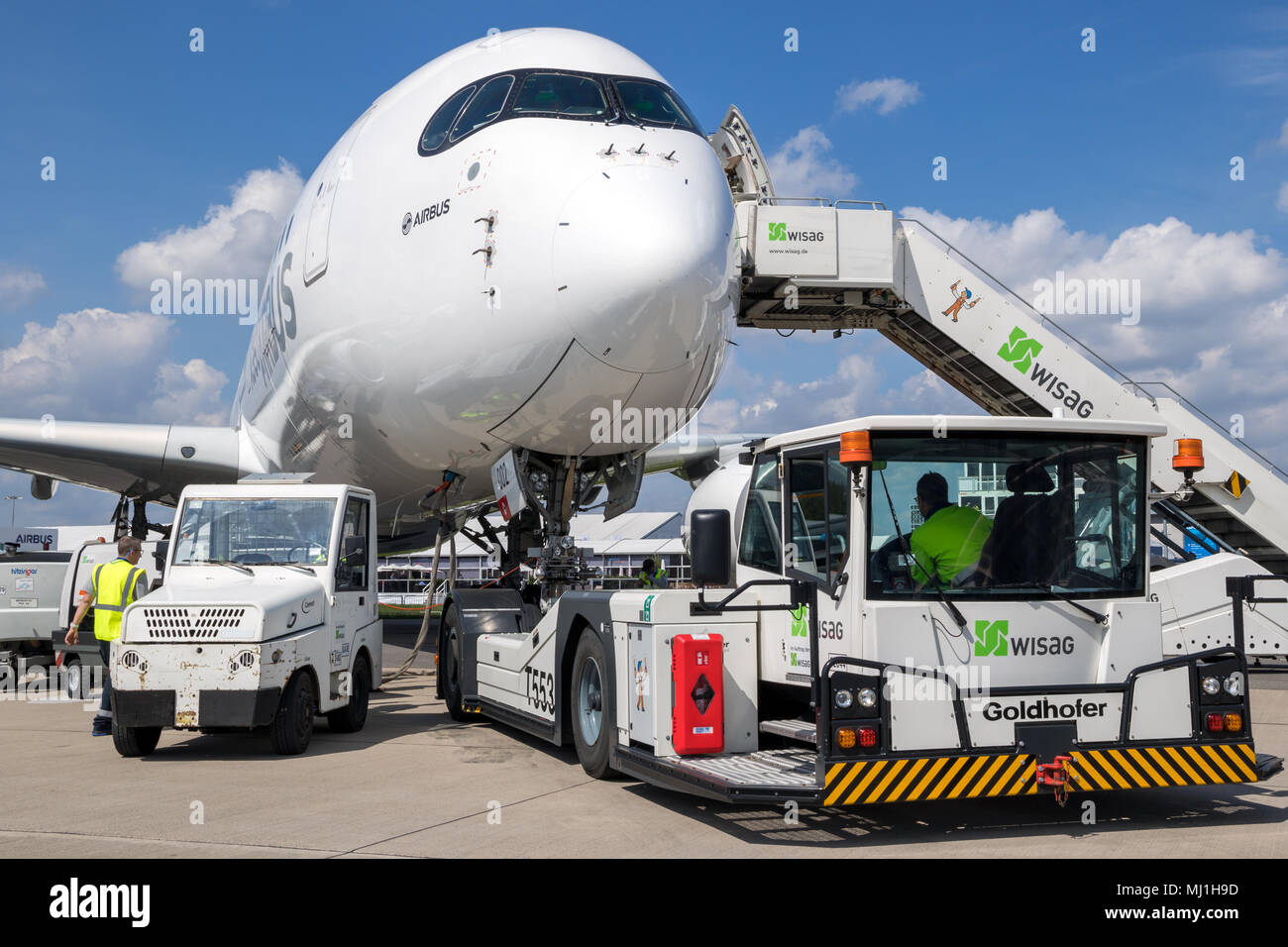 Berlino, Germania - Apr 27, 2018: Airbus A350 XVB aereo passeggeri sul display a Berlino ILA Air Show. Foto Stock