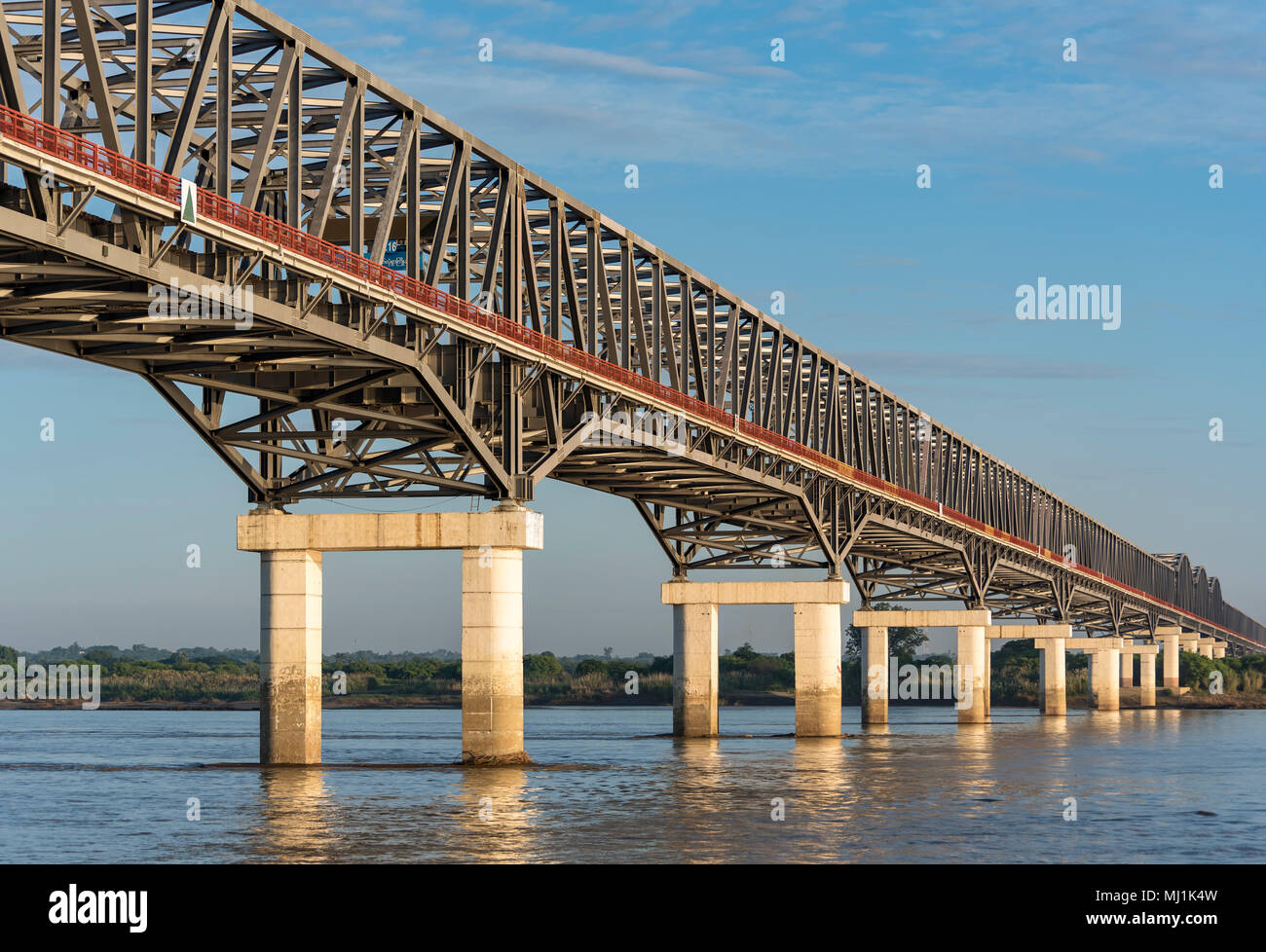 Pakokku ponte che attraversa il fiume Irrawaddy, Myanmar (Birmania) Foto Stock