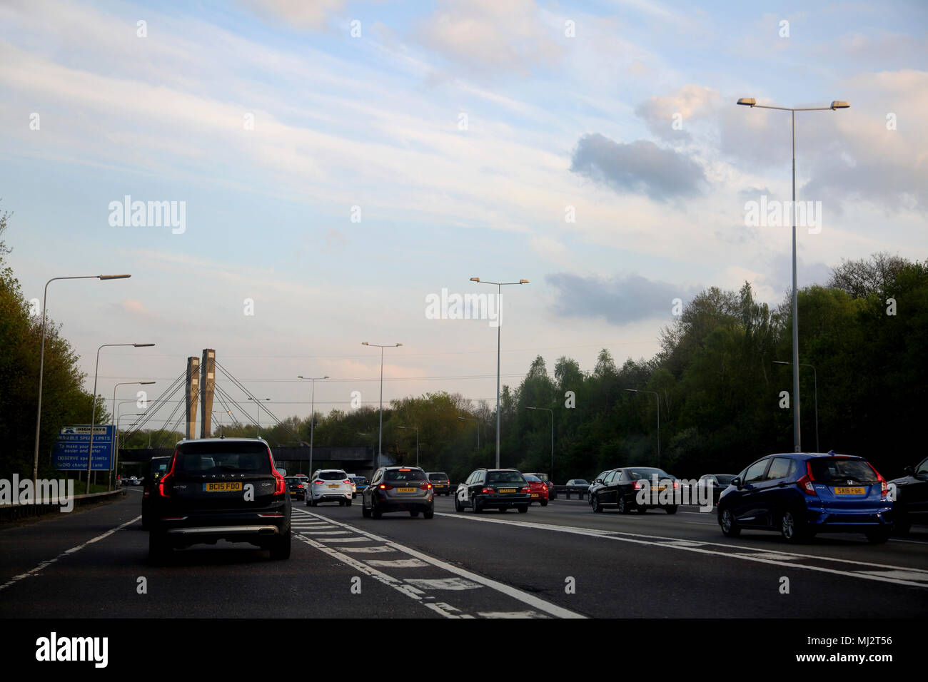 Il traffico sulla autostrada M25 Inghilterra Foto Stock