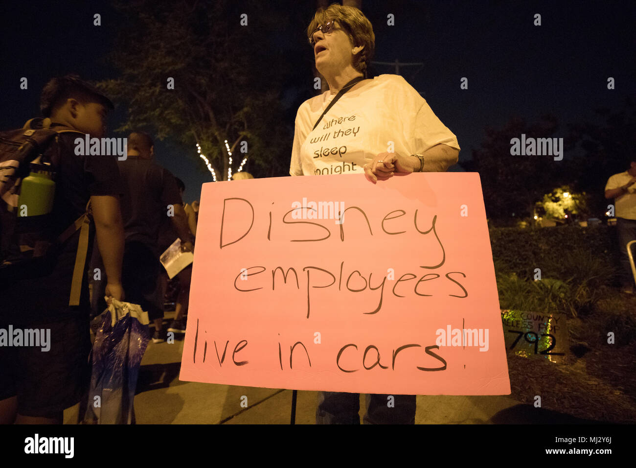 Dimostranti presso il Disney senzatetto protesta in Anaheim CA Foto Stock