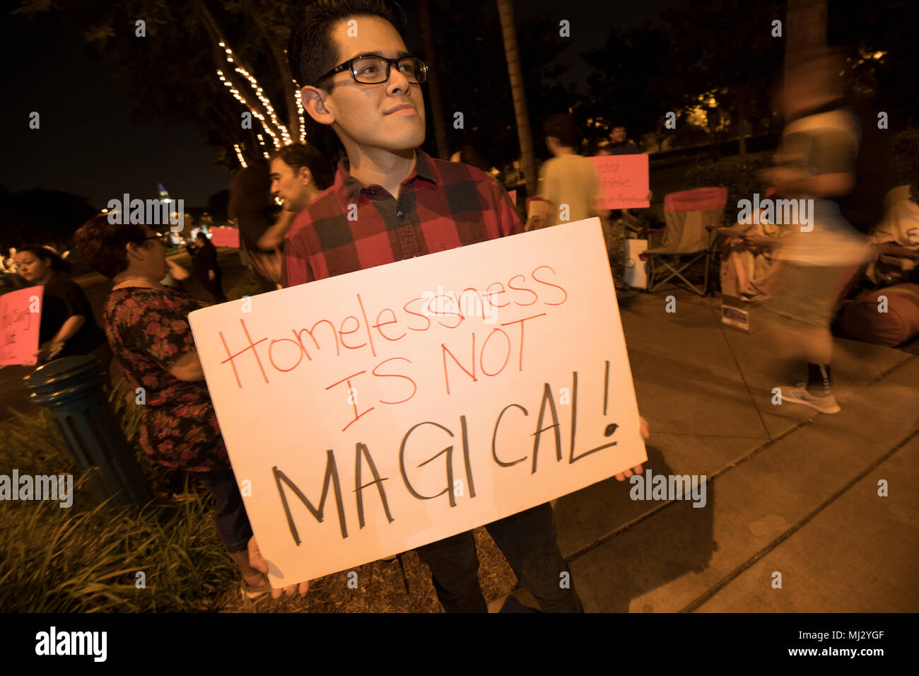 Dimostranti presso il Disney senzatetto protesta in Anaheim CA Foto Stock