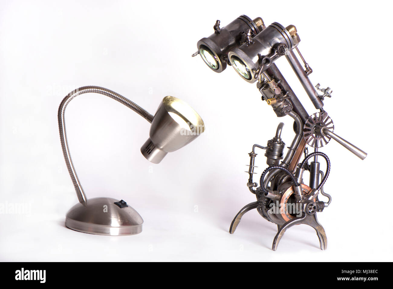 Due lampade in stile steampunk il secondo semplice guardarsi reciprocamente  isolate su uno sfondo bianco Foto stock - Alamy