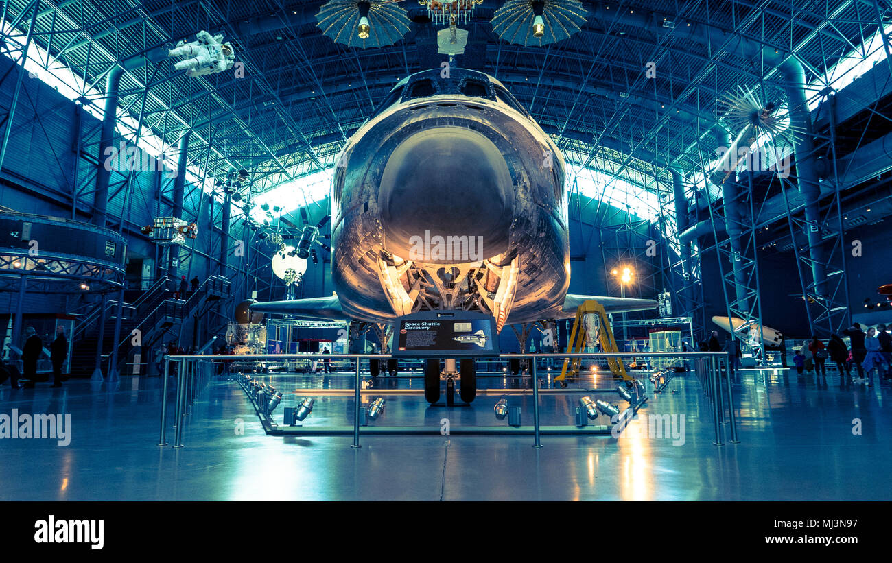 Lo space shuttle Discovery all'Udvar-Hazy Center in Virginia Foto Stock