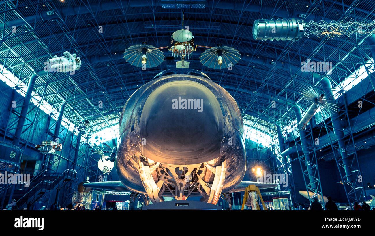 Lo space shuttle Discovery all'Udvar-Hazy Center in Virginia Foto Stock