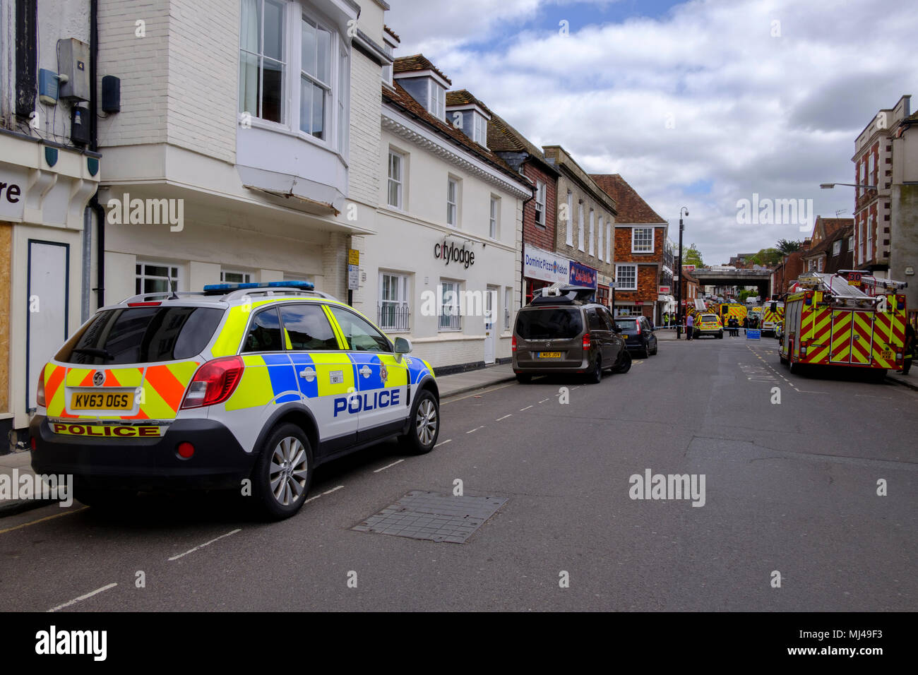 Salisbury, Regno Unito. 4 maggio 2018 Salisbury. Uffici a Milford Street sono stati evacuati dalla polizia dopo un sospetto pacco è stato consegnato a Diligenta. Credito: © pcp/ Alamy Stock Photo (Default)/Alamy Live News Foto Stock