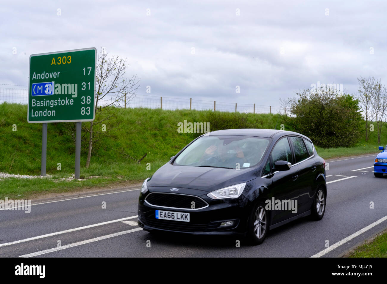 Amesbury, Regno Unito. 4 maggio 2018 Amesbury Wilts. Taffic pesanti su A303 passando stonehenge il famigerato tratto su strada andando verso ovest con la gente in direzione ovest paese per il Weekend con un bellissimo sole previsioni. Credit Paul Chambers Alamy Live News Foto Stock