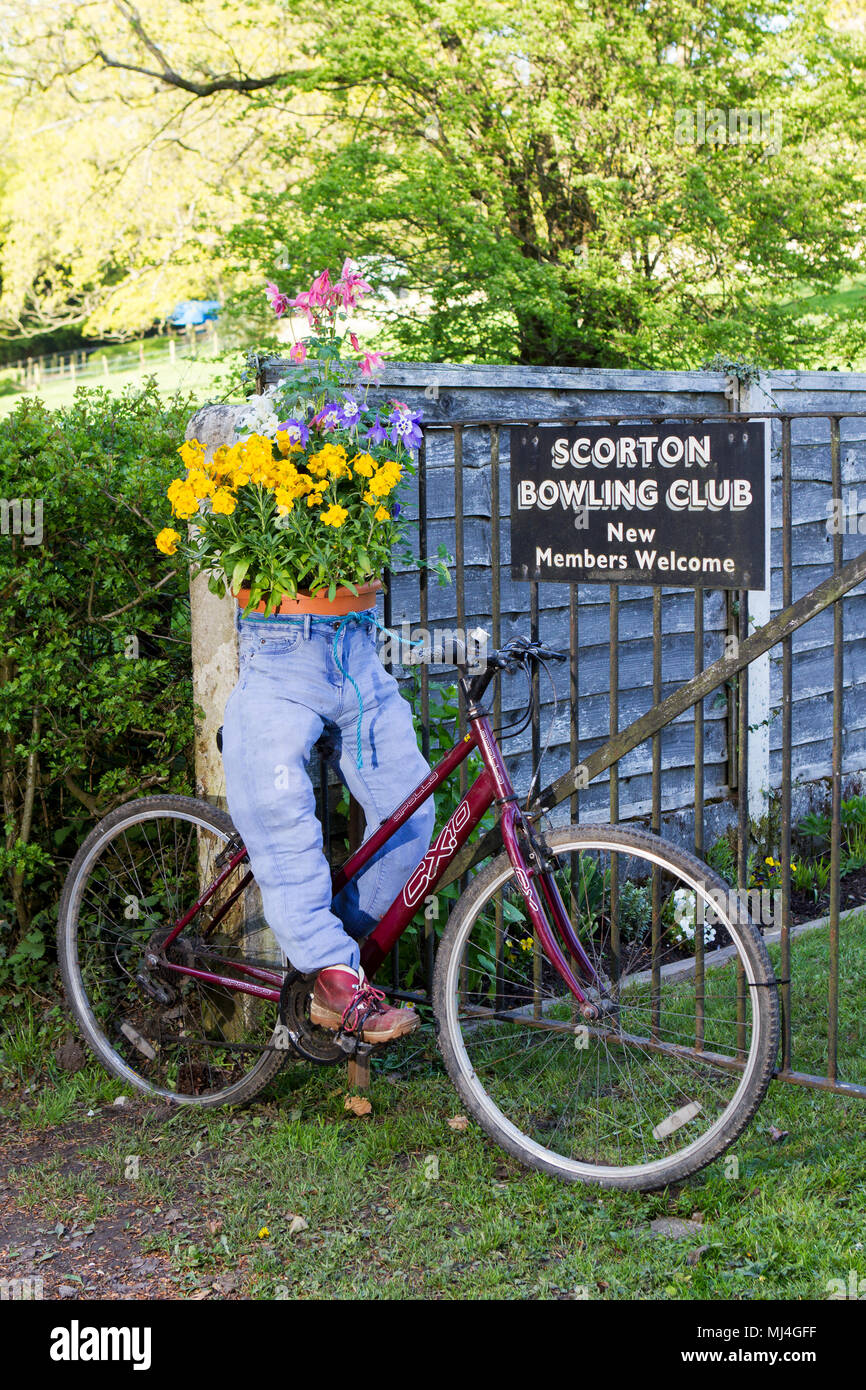 Scorton, UK. Scorton Barrow & Bike May Bank Holiday, 4 maggio 2018. Scorton Bikes & carriole Festival è il giorno di maggio bank holiday weekend - guardare fuori per il gusto di biciclette e carriole tutti intorno al villaggio. Il fine settimana sarà dotato della funzione live rievocazione eventi, tiro con l'arco, 2 giorni di festival di musica, un dog show, artigiano fiere & giochi per bambini e attrazioni. Credito: Cernan Elias/Alamy Live News Foto Stock