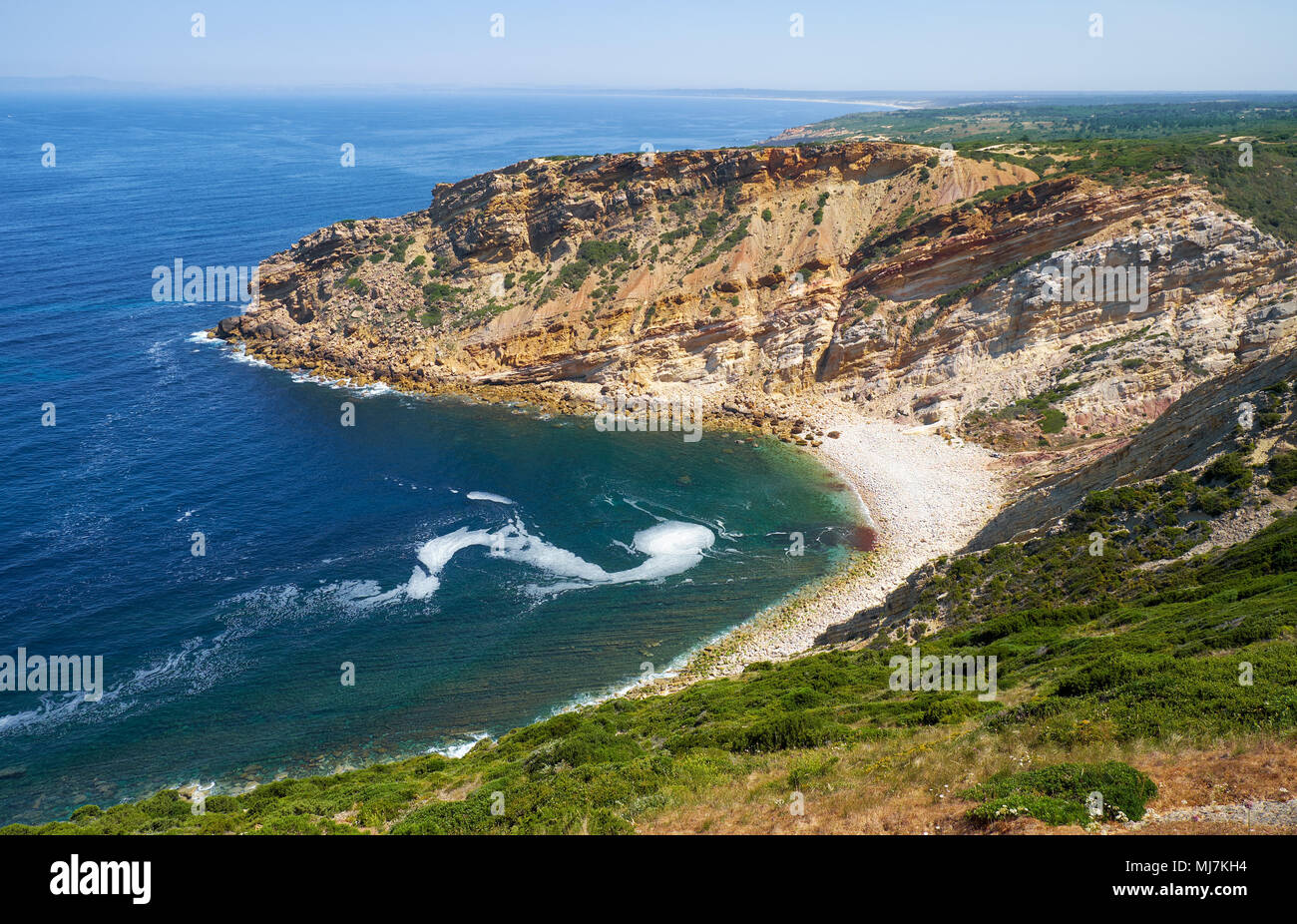 Praia do Cavalo o cavalli spiaggia nei pressi di Cape Espichel a Sesimbra, Portogallo Foto Stock