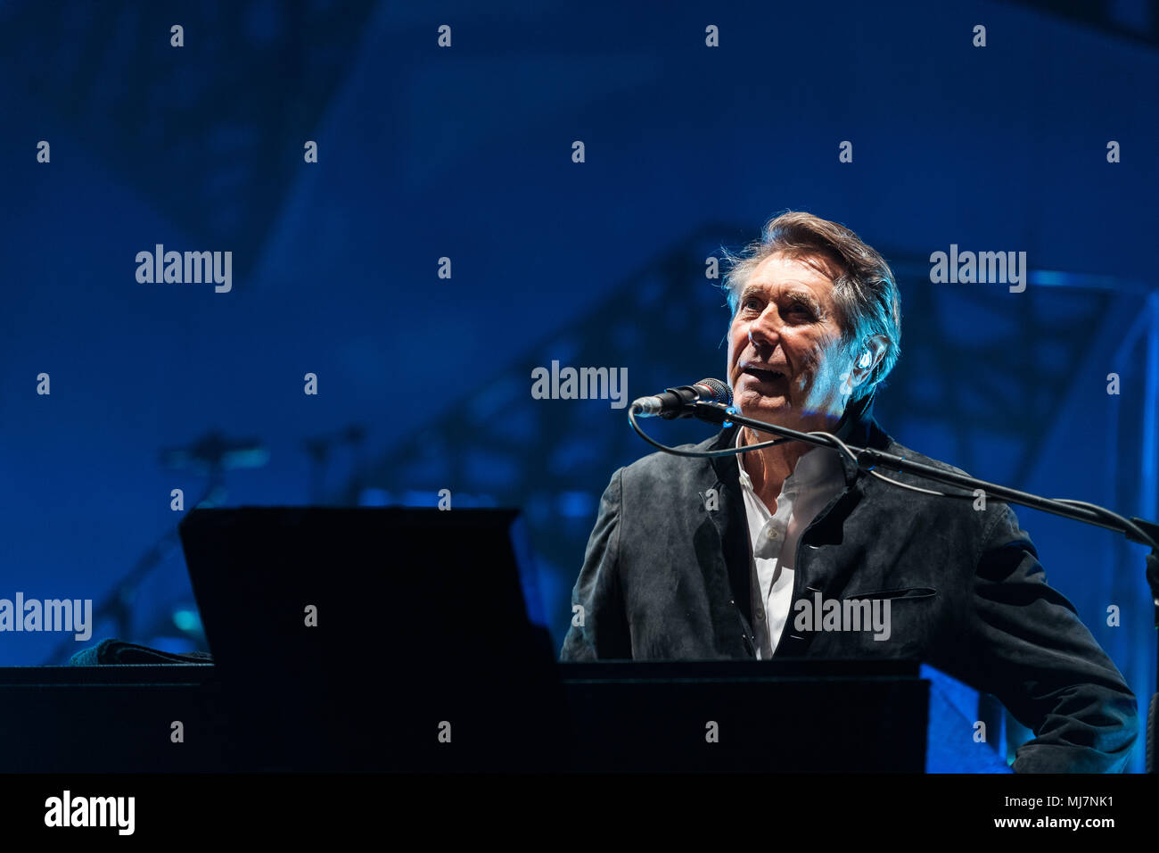 Bryan Ferry effettuando in corrispondenza di St David's Hall di Cardiff - 9 Aprile 2018 Foto Stock