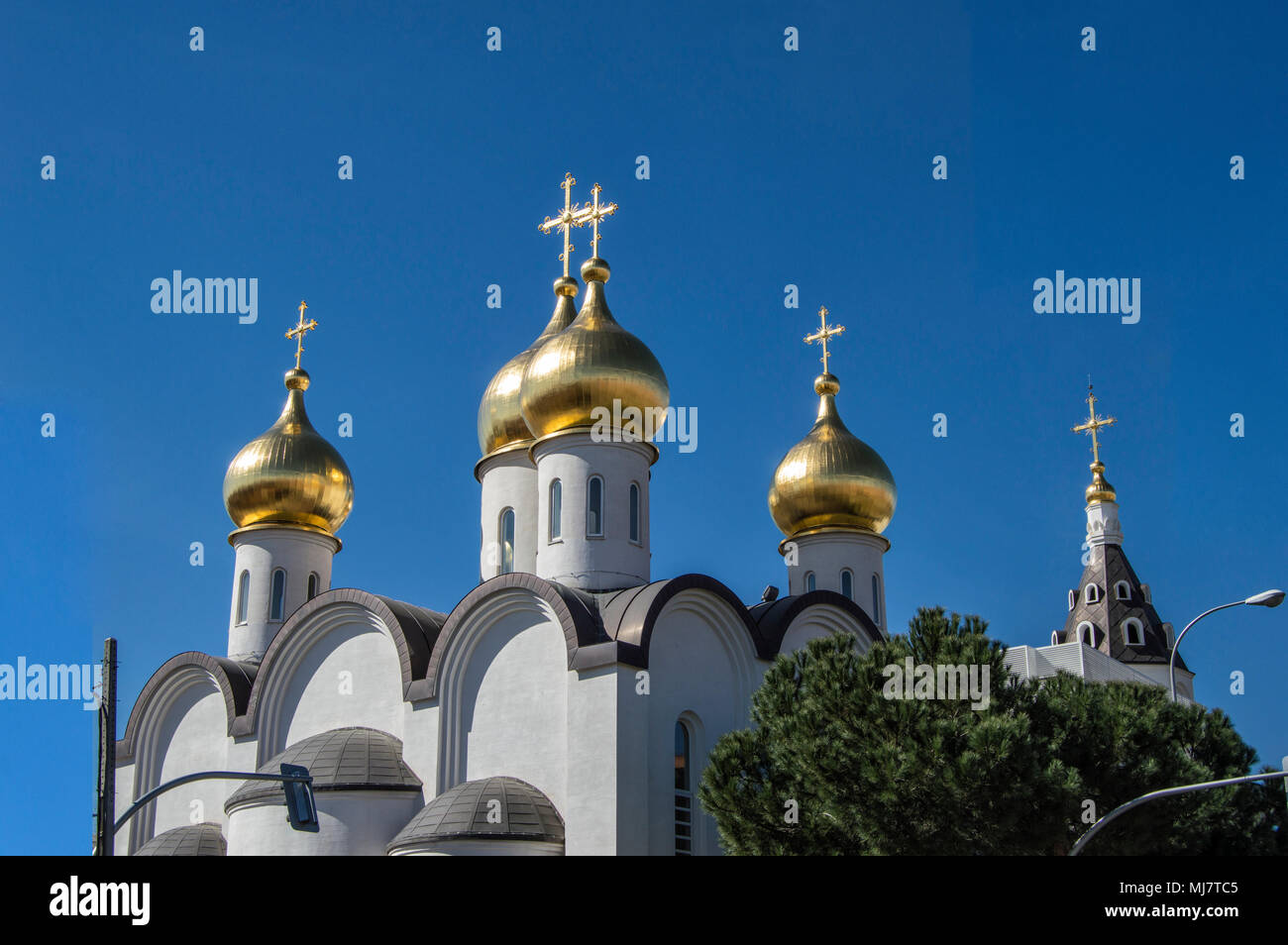 Cupole dorate della chiesa ortodossa russa di Santa Maria Magdalena in Madrid. Spagna europa. Foto Stock