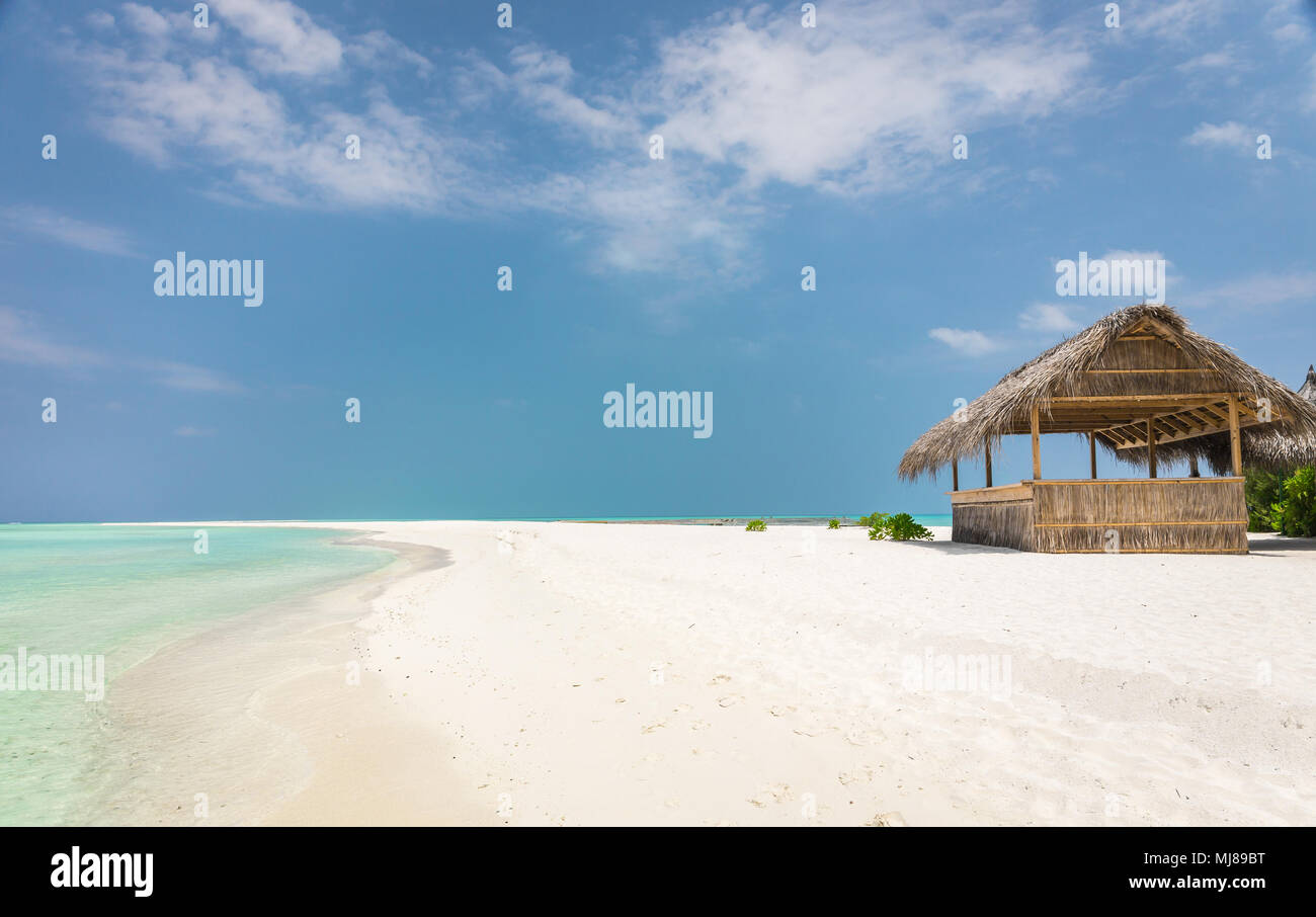 Incredibili dune di sabbia e il turchese oceano indiano in Maldive Foto Stock