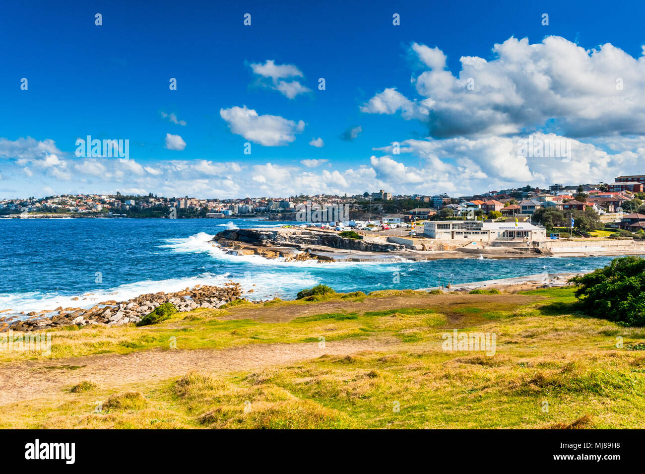 Una vista di una splendida baia lungo la famosa Coogee a Bondi Beach a piedi, Sydney Australia. Foto Stock