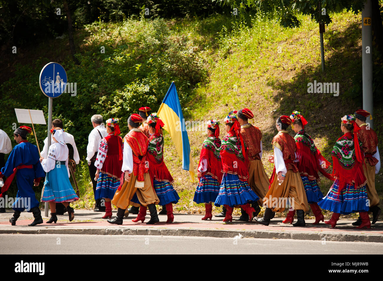 Chaika, ucraino di danza e musica popolare ensemble da Odessa, Ucraina, effettuando al venticinquesimo Folkart CIOFF Internazionale Festival di Folclore folklore sub-festival di Festival di Quaresima, una delle più grandi feste all'aperto in Europa. Folkart, Festival Lent, Maribor, Slovenia, 2013. Foto Stock