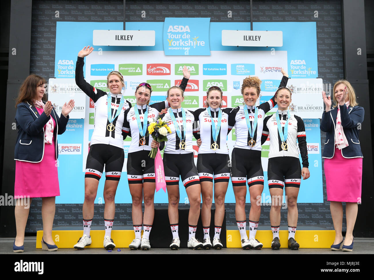 Miglior team La Ragnatela Solare sul podio durante il giorno due di ASDA donna Tour de Yorkshire da Barnsley a Ilkley. Foto Stock