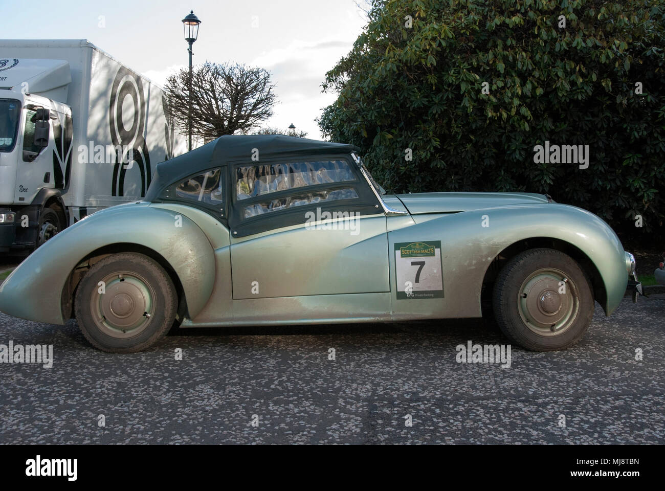1947 Green Healy Westland convertibile auto sportive fuorigioco mano destra driver vista laterale del verde 1947 healy westland guida a destra british classic ve Foto Stock