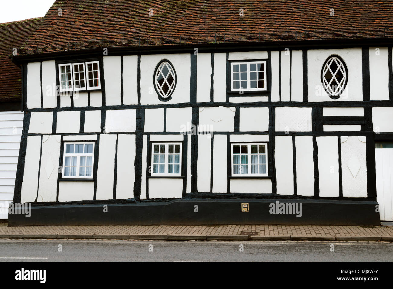 In bianco e nero con cornice in legno house , St Michael's Street, St Alban, Hertfordshire, Inghilterra, Regno Unito. Il XVII secolo la struttura di legno casa con alterazioni. Foto Stock