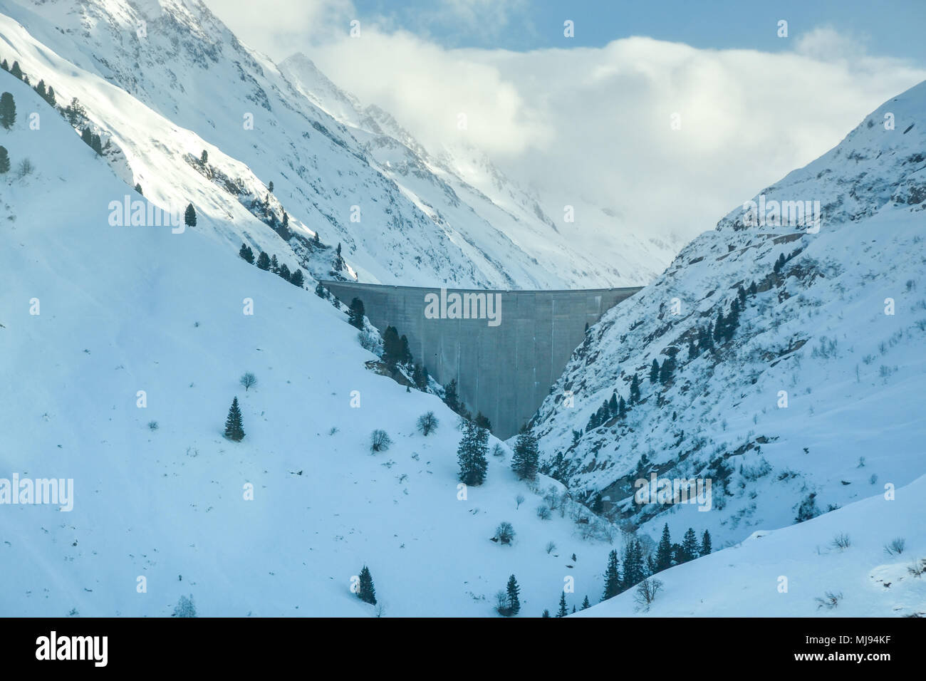 Lai da Curnera serbatoio vicino dell'Oberalp nelle Alpi Svizzere Foto Stock