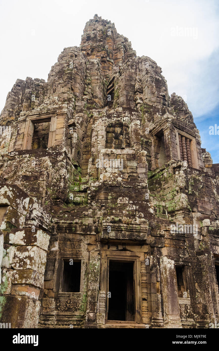 Il suggestivo santuario nel centro della Cambogia il famoso tempio Bayon. Foto Stock