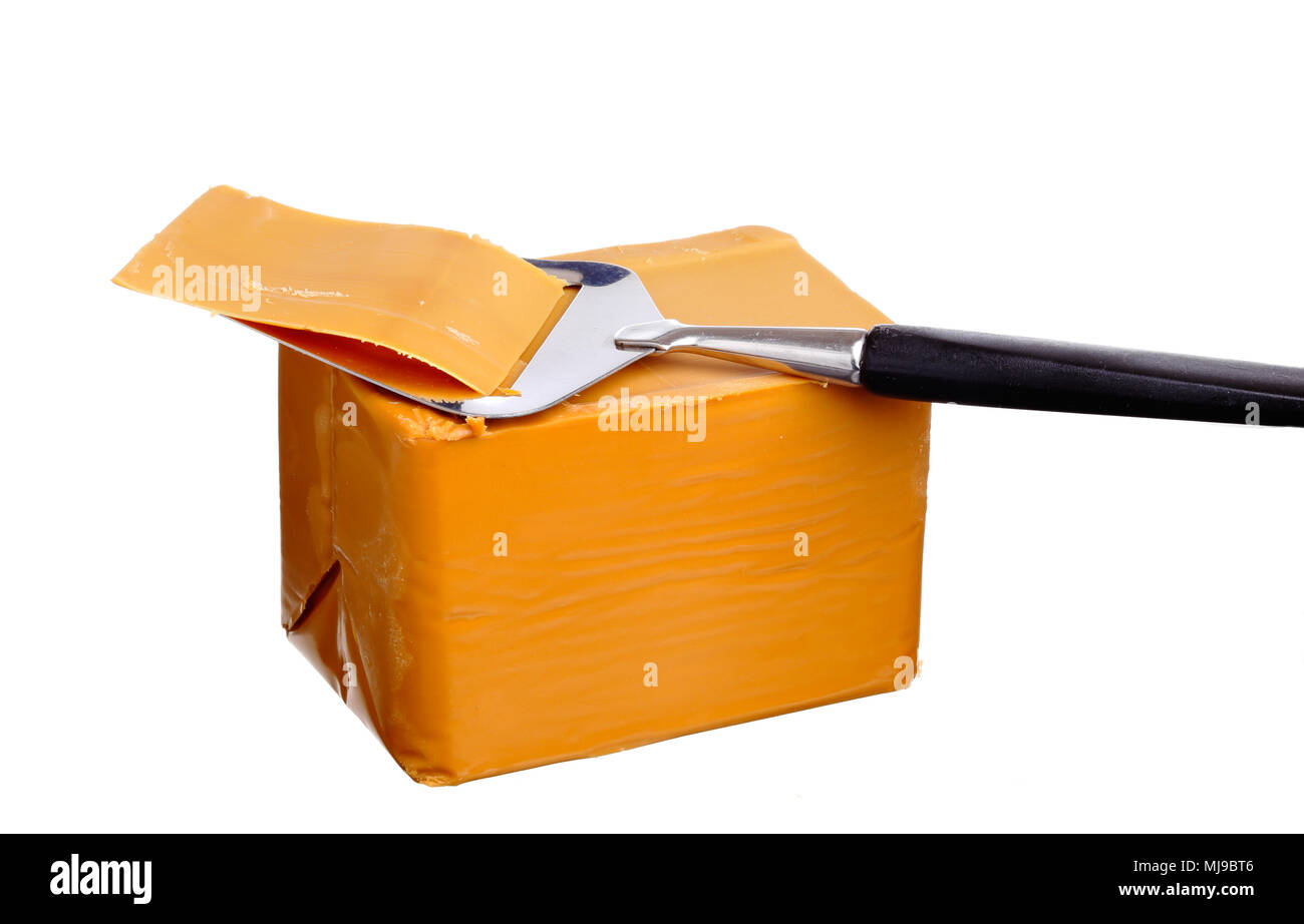 Bruno norvegese weay formaggio con sliser su sfondo bianco. Foto Stock