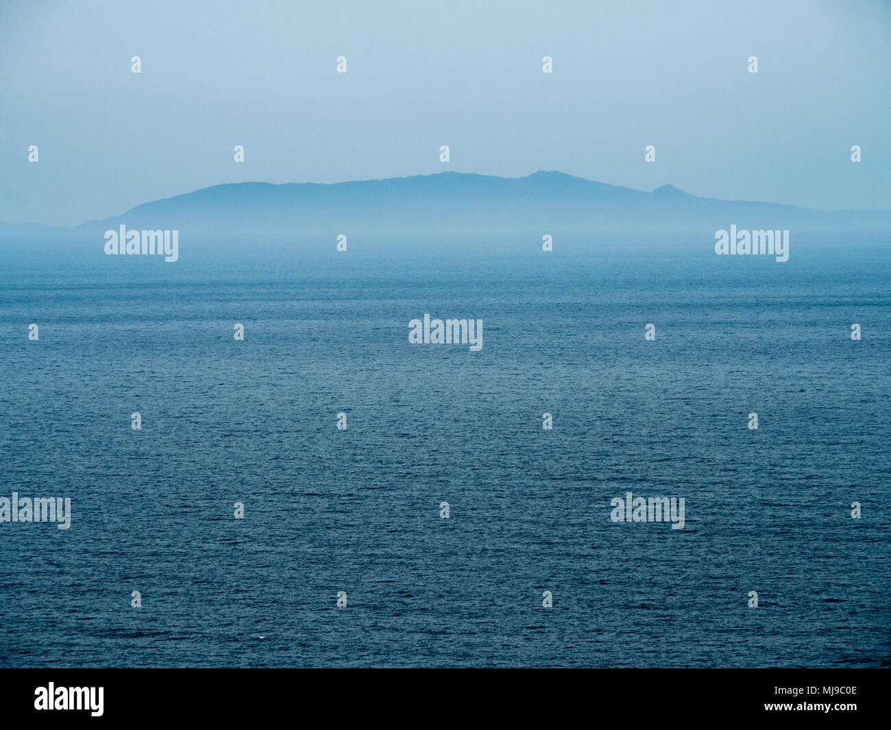 Vista la mattina dell'isola di Molino vicino a Castelsardo nel nord della Sardegna Foto Stock