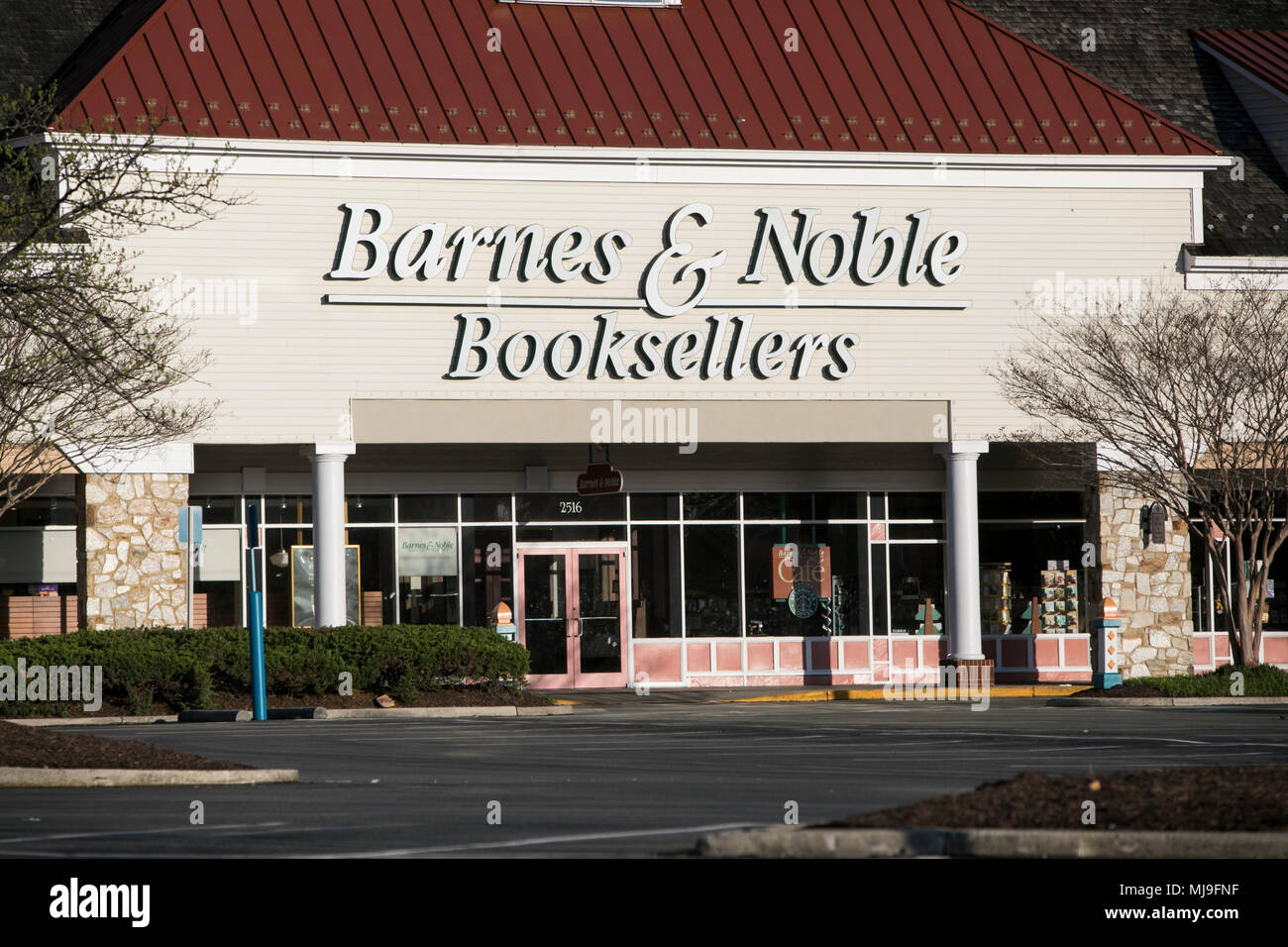 Un segno del logo al di fuori di un Barnes & Noble librai store in Annapolis, Maryland il 29 aprile 2018. Foto Stock