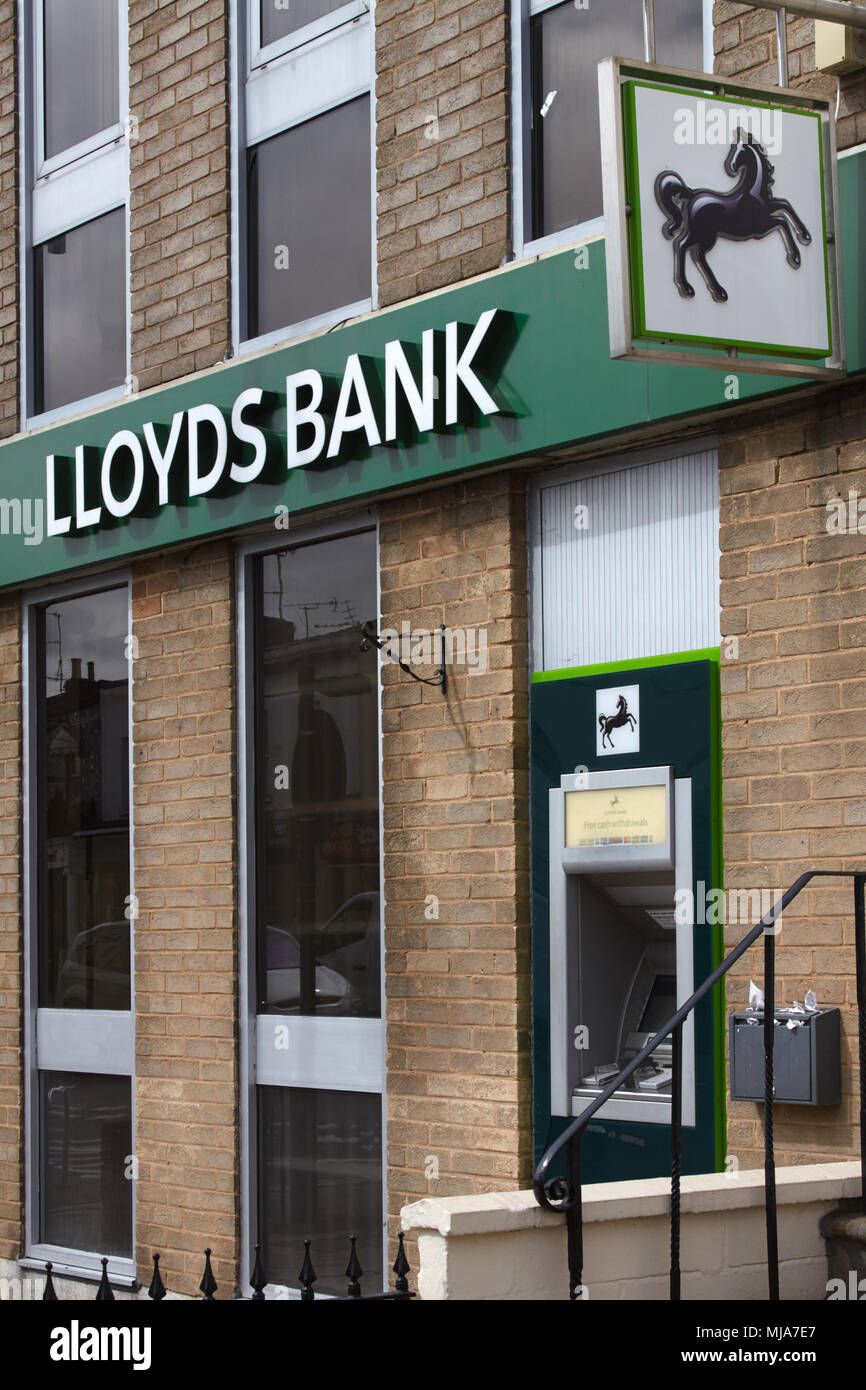 La filiale locale di Lloyds Bank in Bath Road, Cheltenham, Gloucestershire. Foto Stock