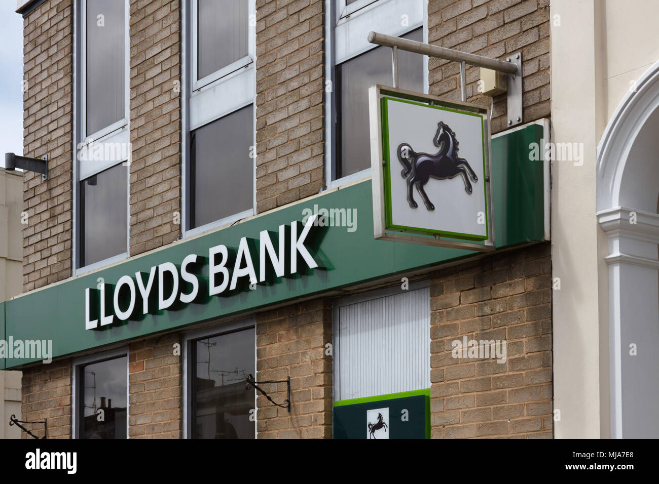 La filiale locale di Lloyds Bank in Bath Road, Cheltenham, Gloucestershire. Foto Stock