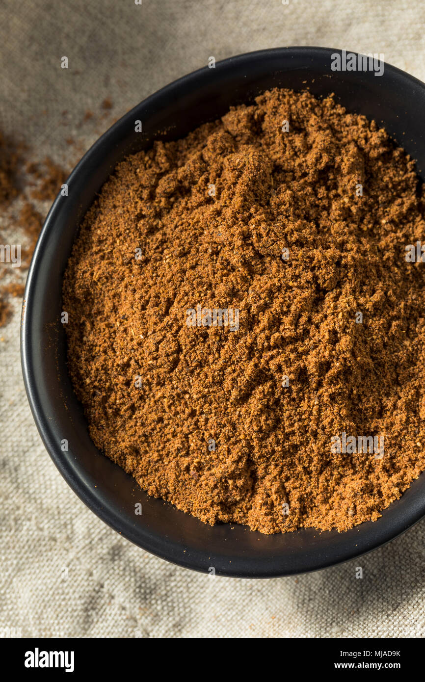 Organici di Garam Masala Indian Spice in una ciotola Foto Stock