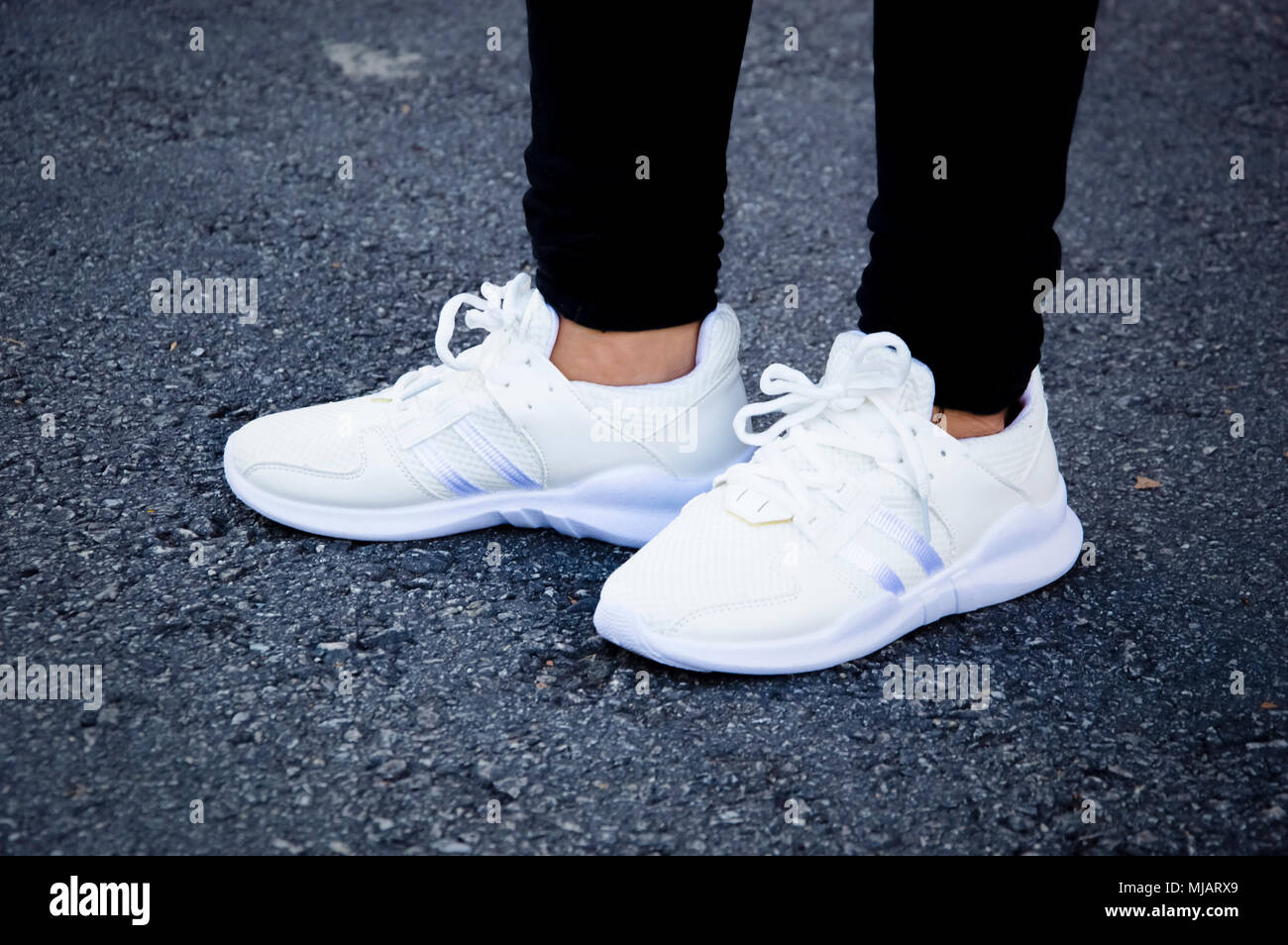 Bianco Sneaker - Kuala Lumpur in Malesia Foto Stock