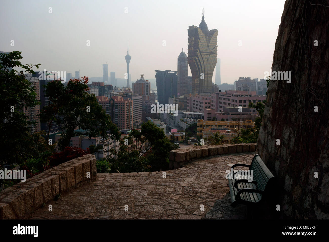 Città di Macau vista da Guia fortezza, il punto più elevato della Penisola di Macau, Macao, Regione amministrativa speciale della Repubblica popolare cinese Foto Stock