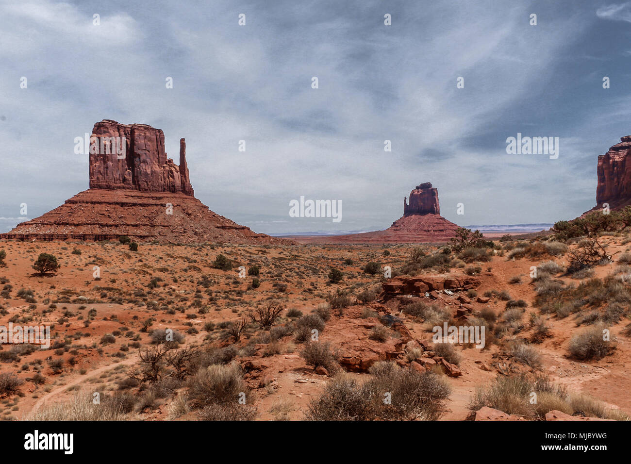 Giorno nuvoloso in Monument Valley Foto Stock