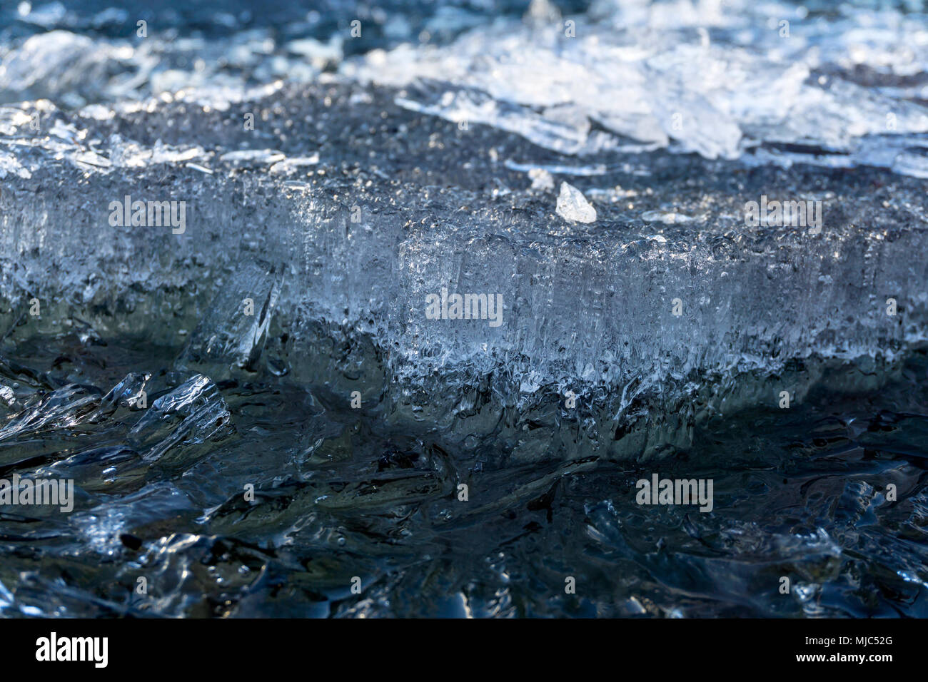 Sfondo - bellissimo frammento di ghiaccio fondente floe forma complessa closeup Foto Stock