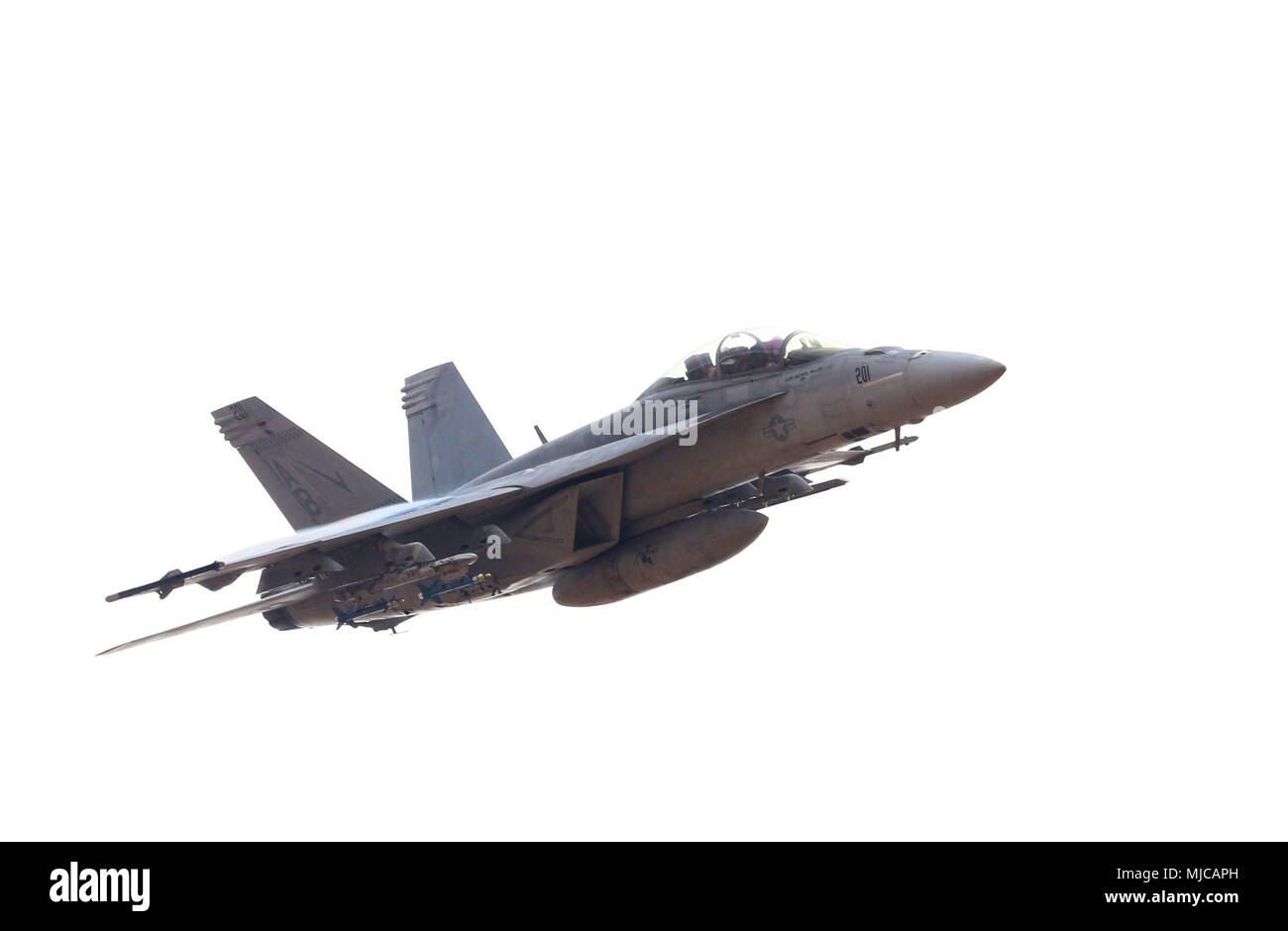 Sotto la direzione di Air Force Il morsetto di giunzione centraline attacco e marocchine Royal Forze Armate, un F-18F Super Hornet strafes bersagli di terra con il cannone fuoco vicino Tan Tan, Marocco, 24 aprile 2018. Leone africano è un annuale multilaterale di esercizio progettata per migliorare l'interoperabilità e la comprensione reciproca dei partner africani della nazione tattiche, le tecniche e le procedure. (U.S. Foto dell'esercito di Nathaniel libero/rilasciato) Foto Stock
