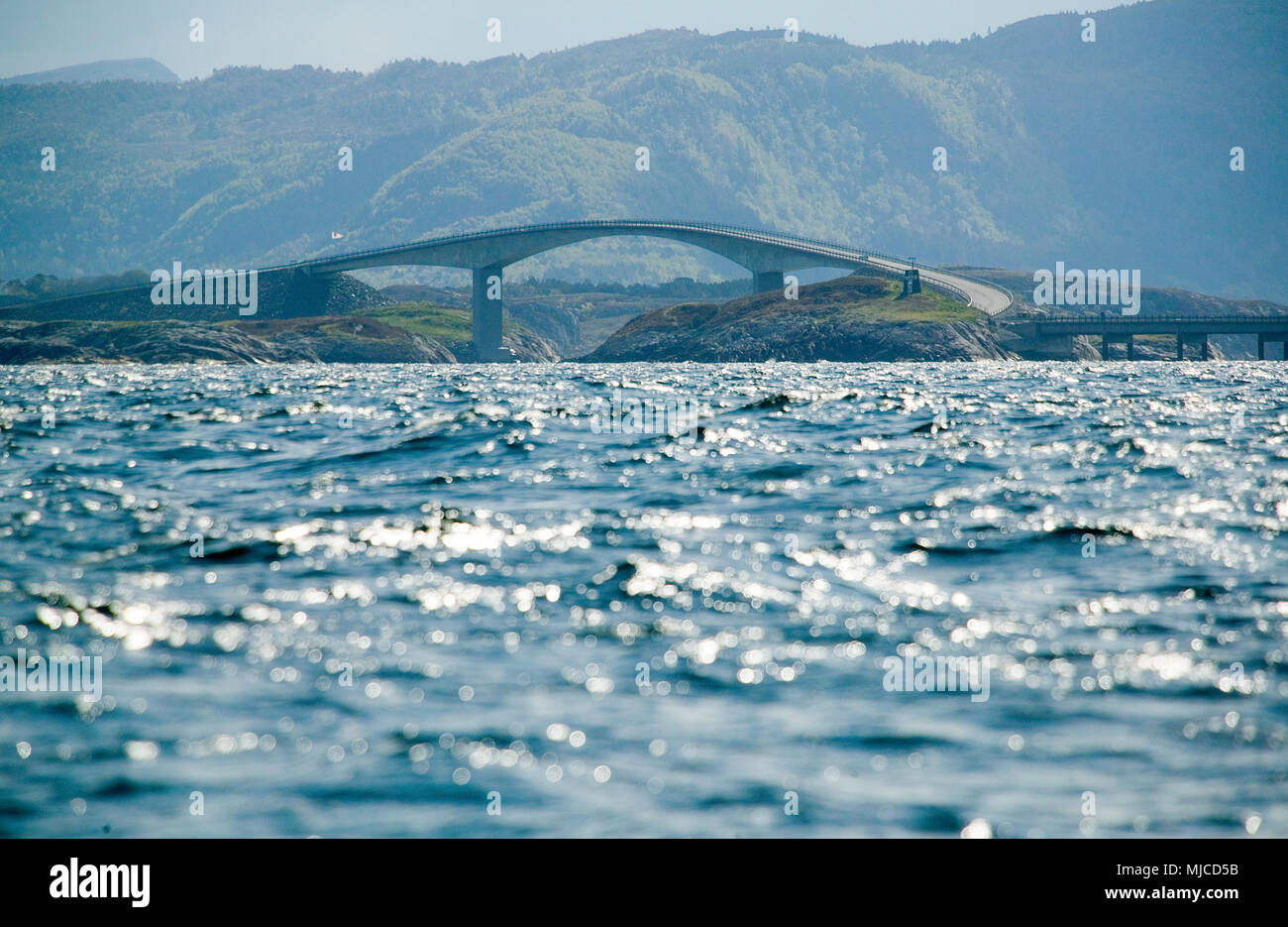 Brücke der Atlantikstraße in Mittelnorwegen Foto Stock