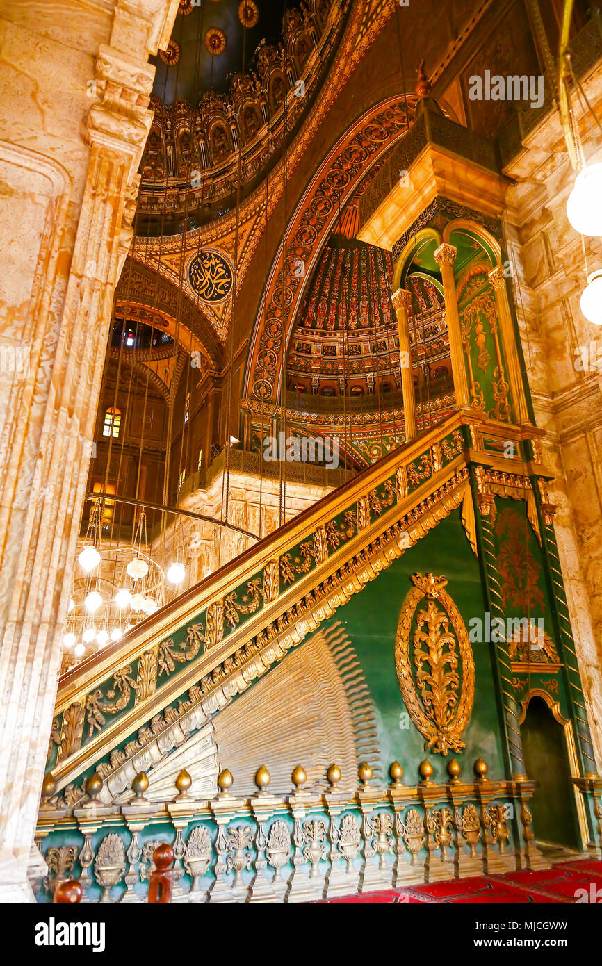 Il pulpito interno della Grande Moschea di Muhammad Ali Pasha, o la moschea di alabastro, o Muhammad Ali moschea, Il Cairo in Egitto, Nord Africa Foto Stock