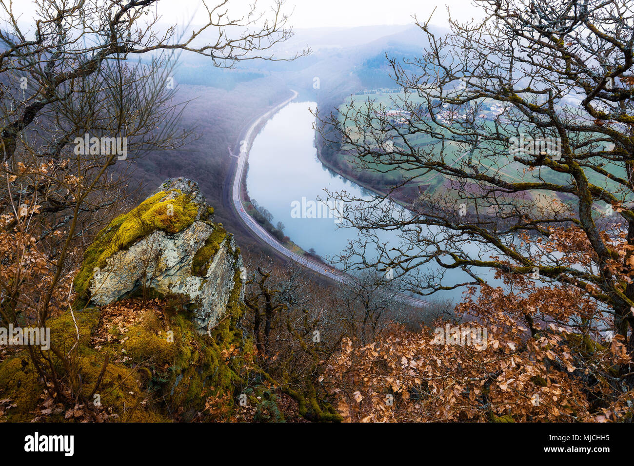 La Saar ansa del fiume vicino Taben-Rodt in un freddo giorno di inverno Foto Stock