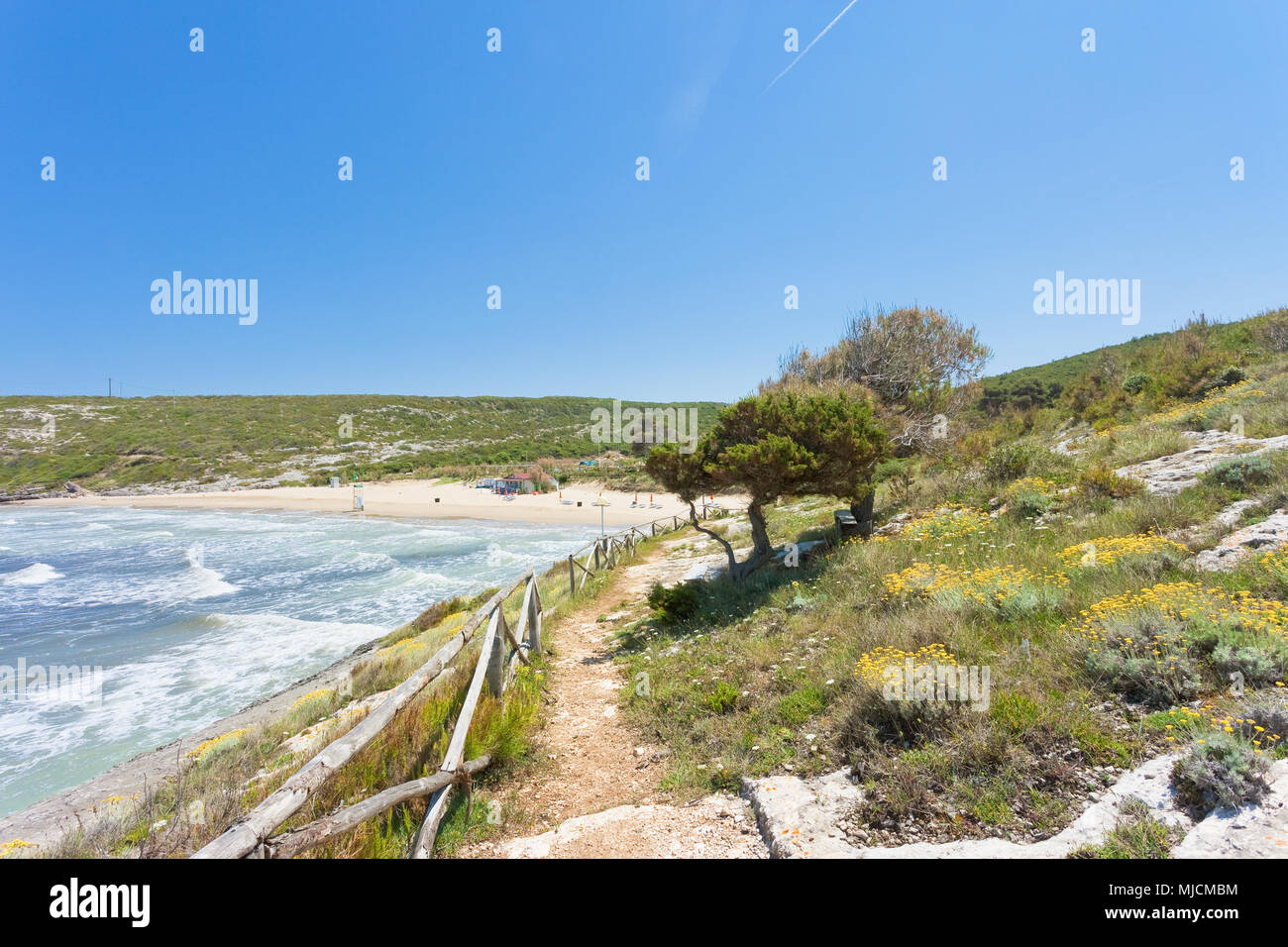 Lido Cala Lunga, Puglia, Italia - impressionante paesaggio che circonda la spiaggia di Cala Lunga Foto Stock