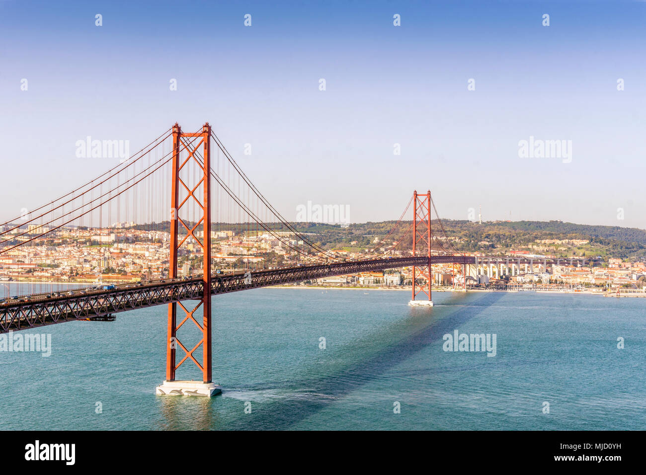 Xxv Aprile del ponte sul fiume Tago a Lisbona, Portogallo Foto Stock