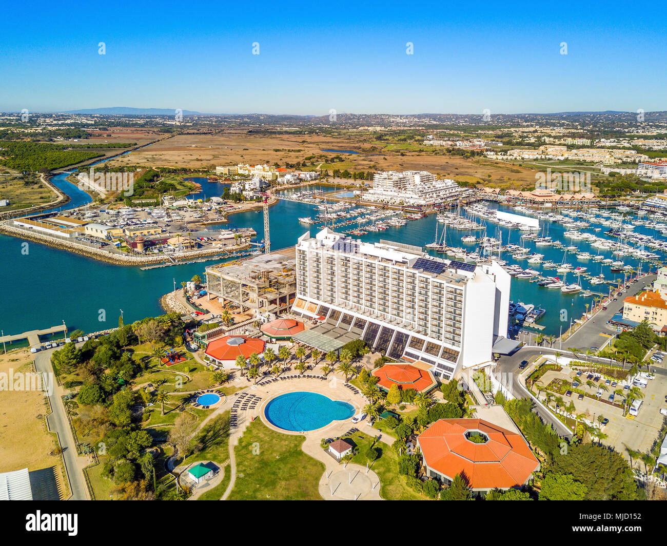 Vista aerea di Vilamoura con suggestiva marina e resorts, Algarve, PORTOGALLO Foto Stock