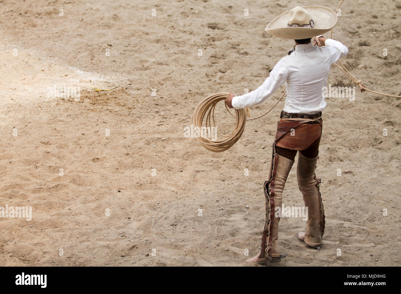 Charro messicano di eseguire un trick con il lazo Foto Stock