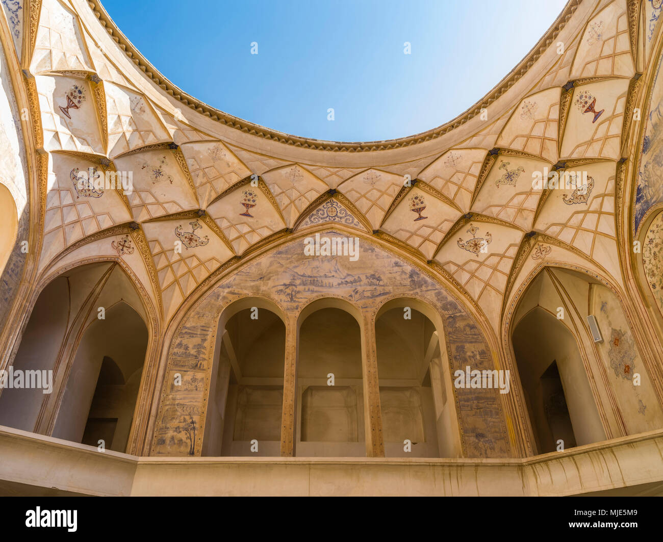 Cortile interno di una storica casa residenziale a Kashan Foto Stock