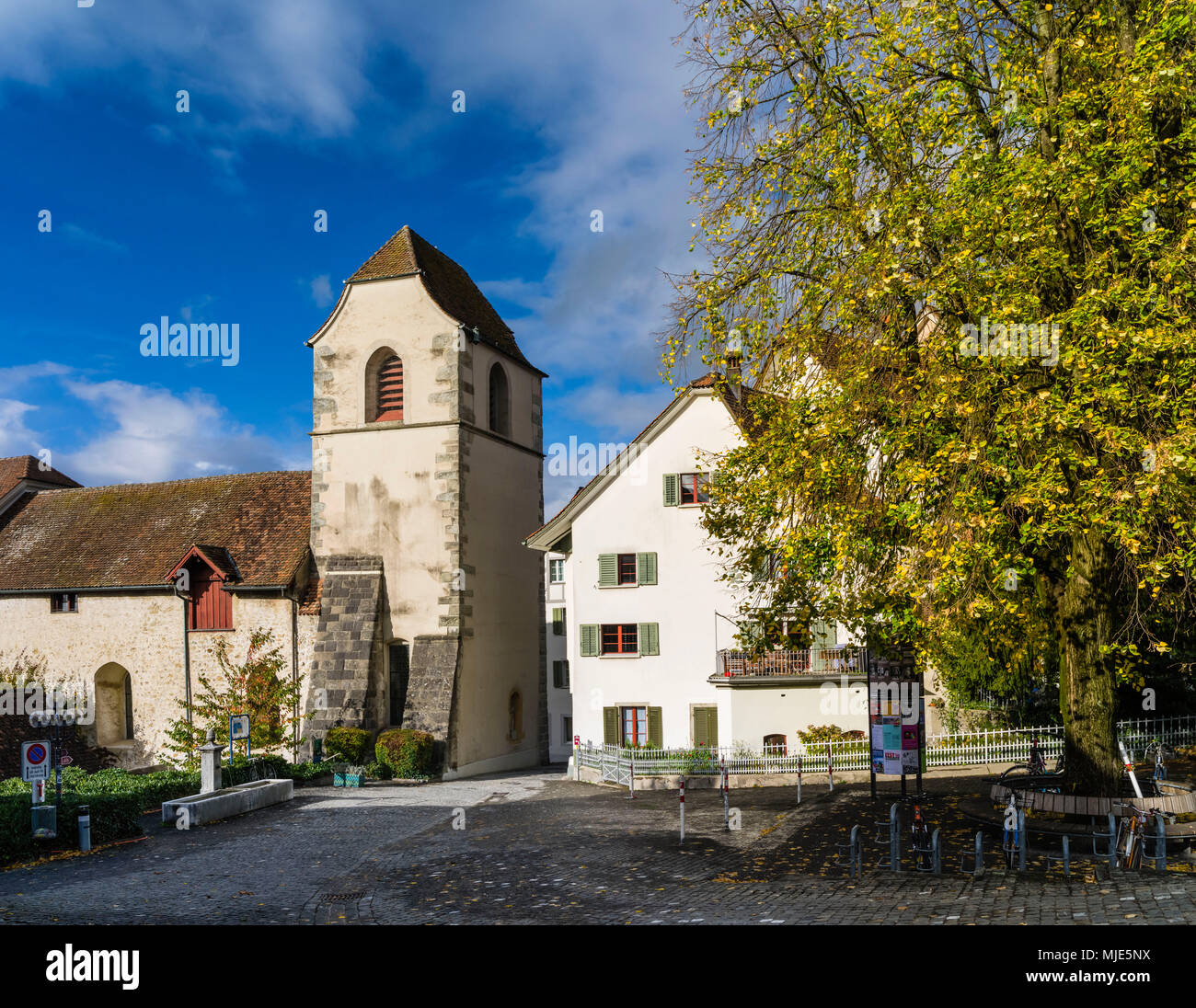 Liebfrauen Kapelle (cappella) nella città vecchia di Zugo in autunno Foto Stock