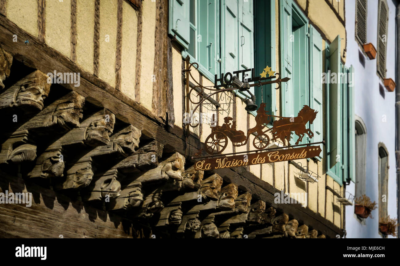 Il vecchio segno di pubblicità in un hotel a Mirepoix Foto Stock