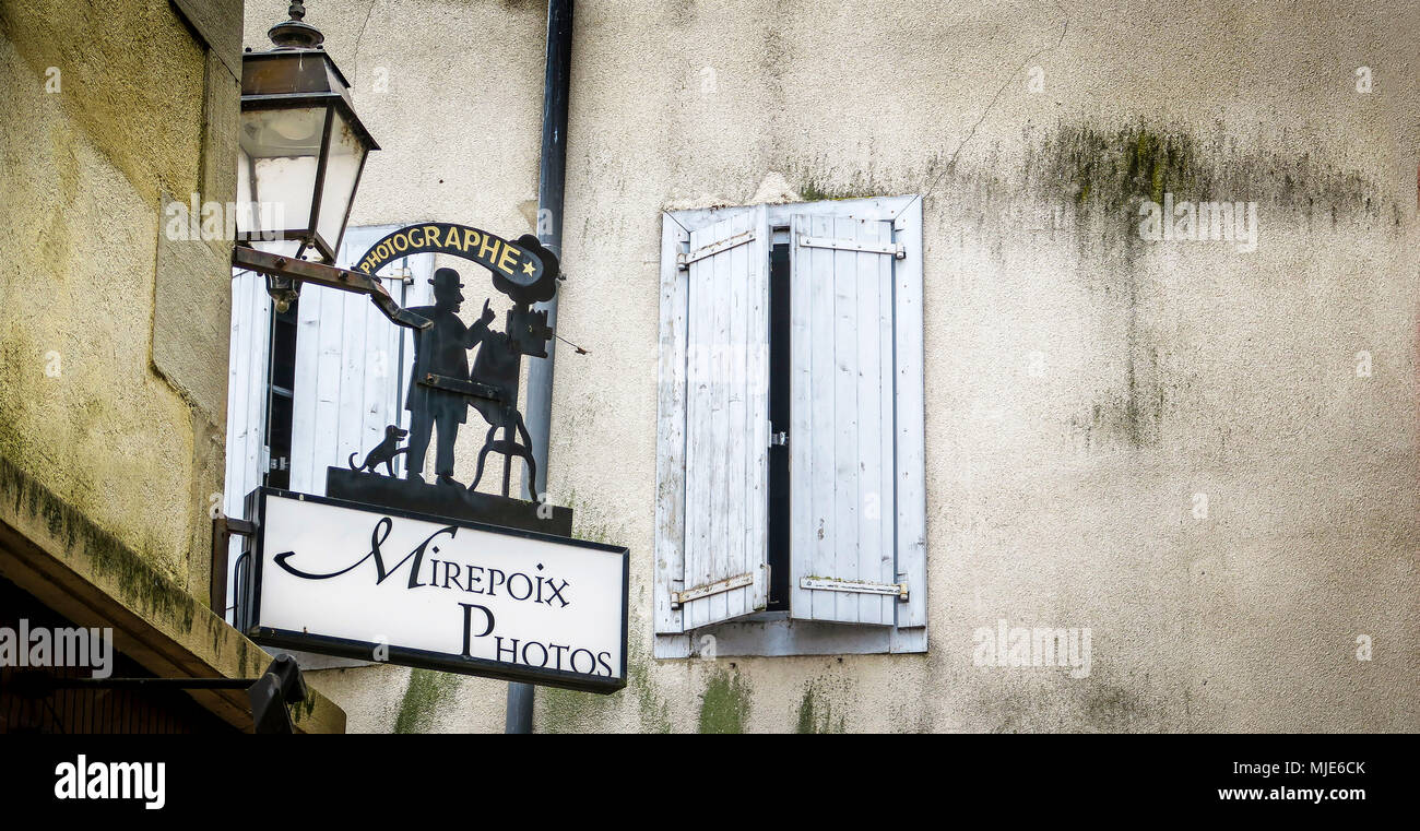 Fotografi di segno pubblicità fatta di ferro a Mirepoix Foto Stock