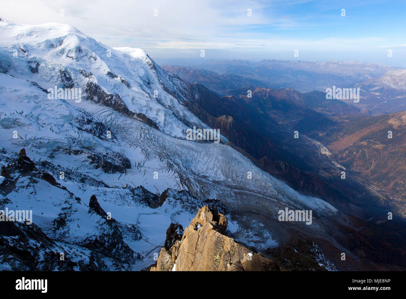 Mont Blanc zona Glacier des Bossons sopra la valle di Chamonix Foto Stock