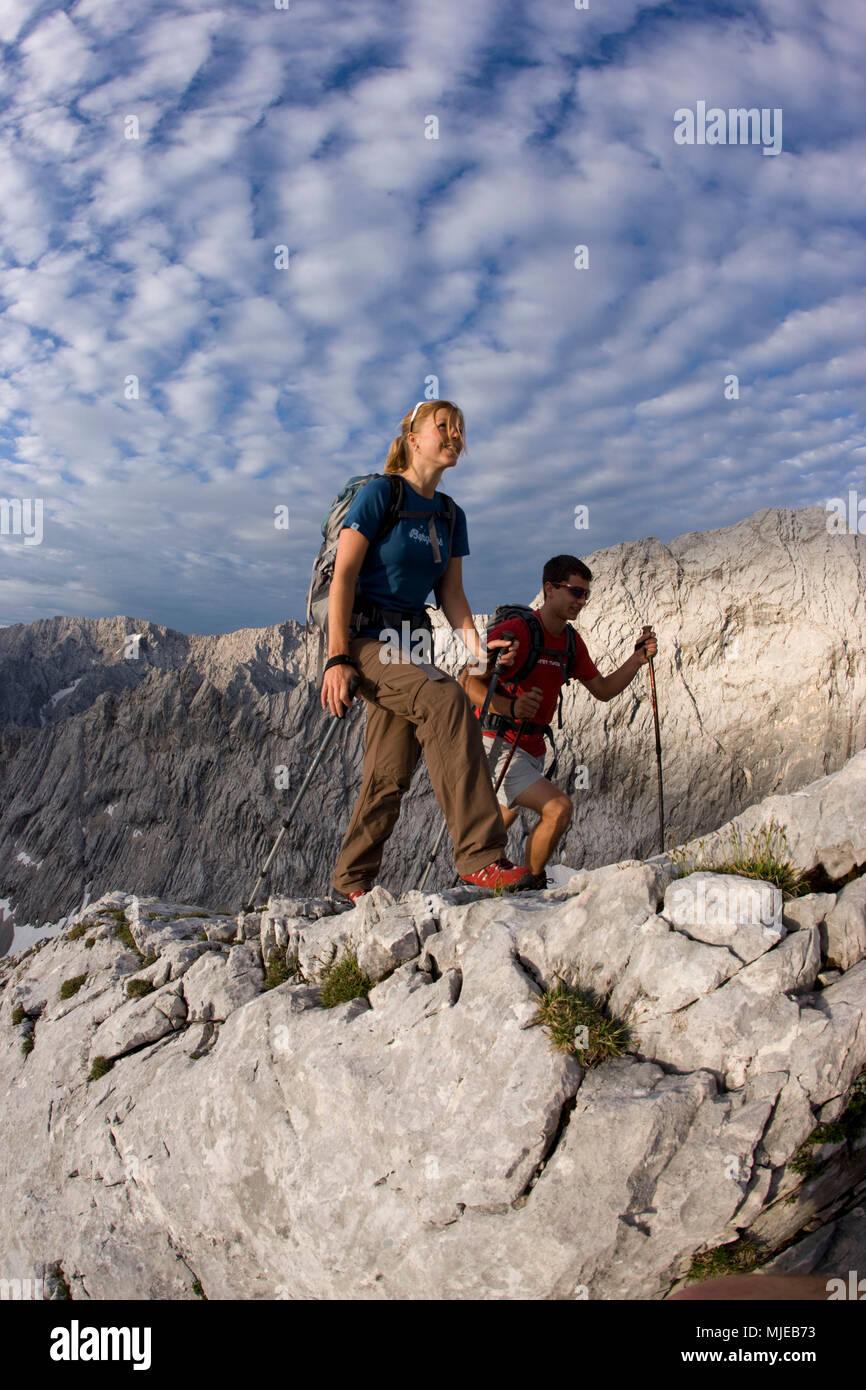 Salita al Alpspitze, montagne del Wetterstein, vicino Garmisch, Baviera, Germania Foto Stock